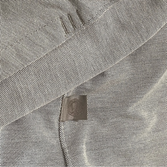 lululemon athletica Men's Casual Gray Button Down Shirt - Picture 6 of 8